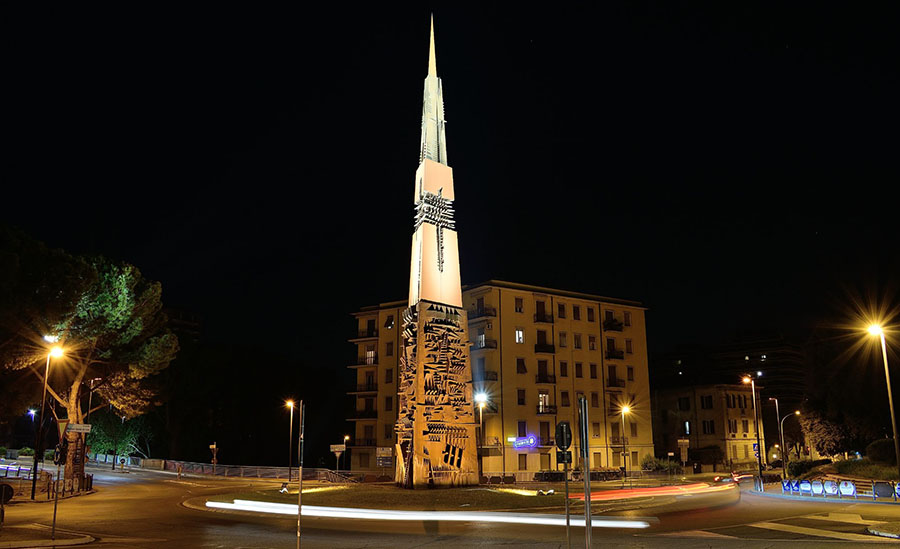monumenti all'acciaio a terni lancia di luce arnaldo pomodoro obelisco