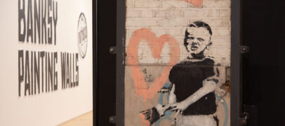 “Banksy. Painting Walls”, street art in mostra a Venezia