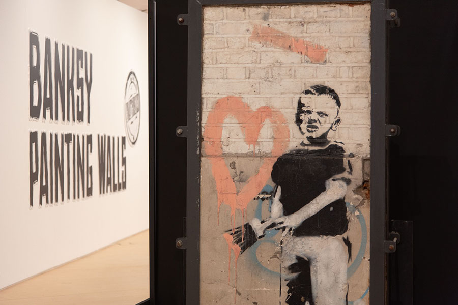 “Banksy. Painting Walls”, street art in mostra a Venezia